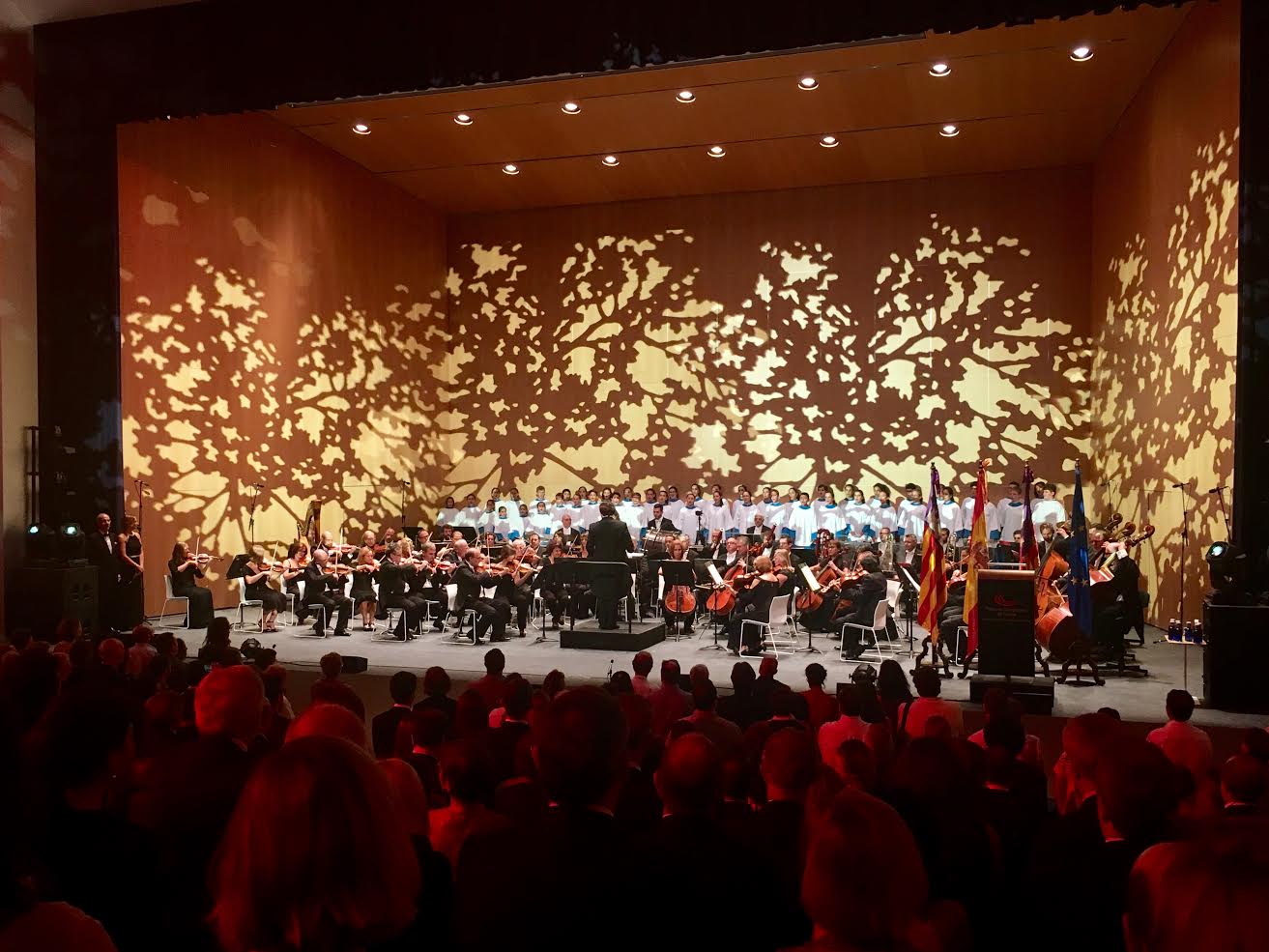 Bufete Buades asiste al acto de inauguración del Palau de Congressos, presidido por los Reyes